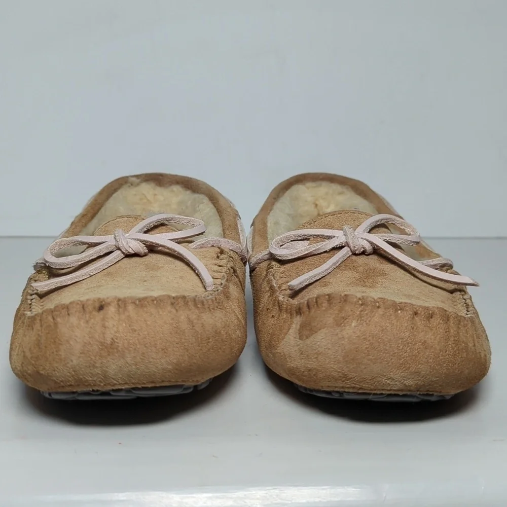 UGG Dakota suede sheepskin moccasin slippers woman's size 6 EU 37
